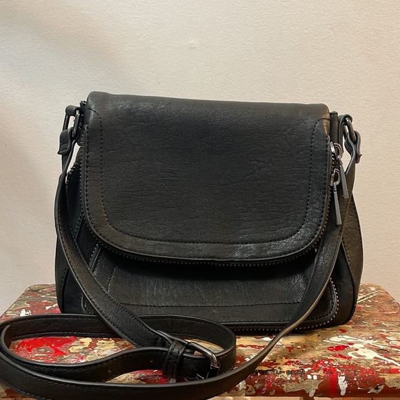 Aldo Faux Black Leather Crossbody Zipper Purse Bag - Picture 3 of 16